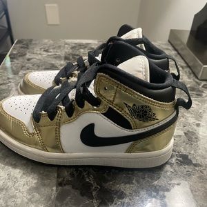 SOLD Girl or Boy Jordan’s black white and gold size 11